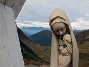 65 Alla Madonnina del Passo di Salmurano (2017 m)